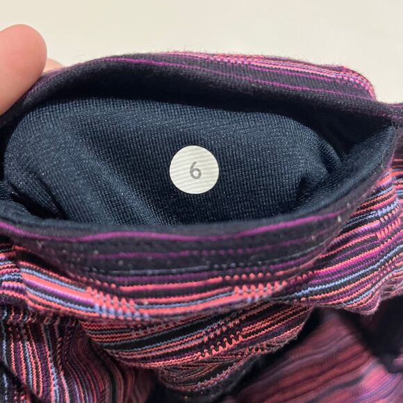 Lululemon Gather & Crow Crop II Navy Capris size 6 - Picture 4 of 4